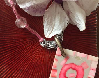collier mosaique rose et crème
