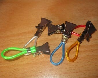 set of 5 string colors and metal clamps hooks