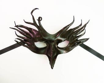 Crazy Crow, a Black Leather Mask entirely handcrafted and light and easy to wear