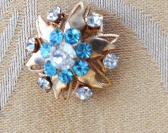 ON SALE Pretty Vintage Clear, Aquamarine Rhinestone Floral Brooch, Gold tone, Small (AE12)