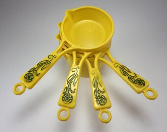Measuring Cups, Set of Four, Yellow, Kitchen Housewares, Baking