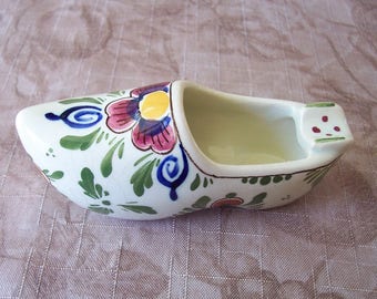 Vintage Dutch shoe ceramic ash tray. C3-513-.50