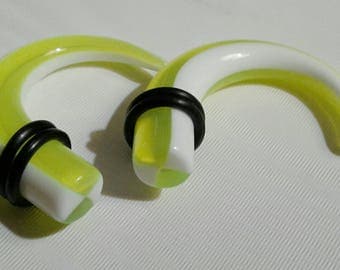 Two Ear Stretchers Tapers Claw Talon Curve Plugs Body Jewelry with O Rings Neon green white 0g