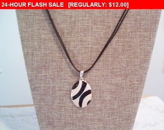 Vintage enamel pendant necklace