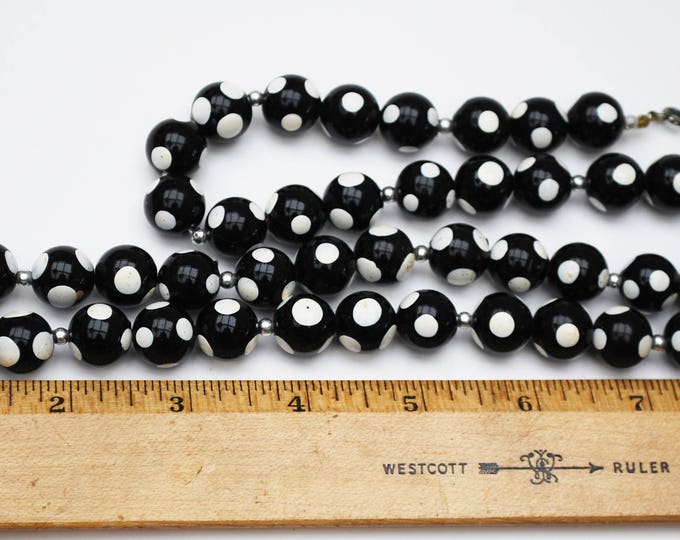 Black and white Polka dot Bead Necklace - Lucite plastic -Mid Century Mod - 31 inch long necklace