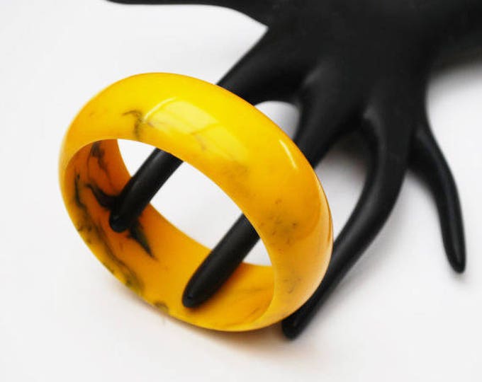 Vintage Bakelite Bangle - Marbled Black yellow Orange Mustard - Vintage plastic bracelet