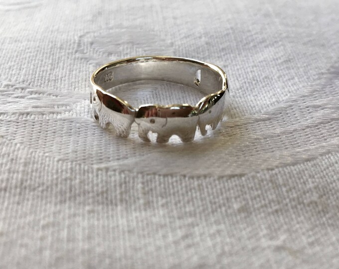 Sterling Elephant Ring, Parade of Four Elephants, Vintage Elephant Jewelry, Size 7 Ring