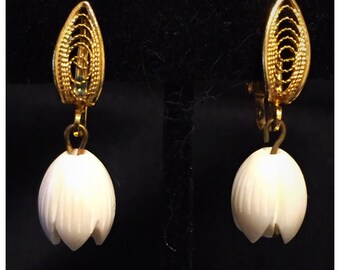 Vintage Avon Stick Pin and Clip on Earrings, Tulip Earrings, Tulip stick pin, Flower hat pin