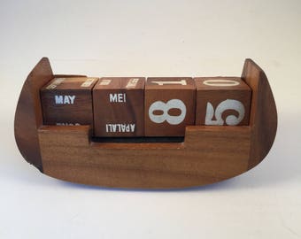 Wooden Hawaiian Desk Calendar by Sorensens The Wood Carver