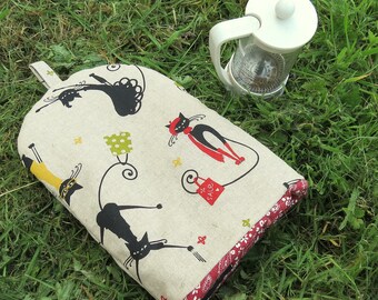 A cafetiere cosy with a cats design. Size small, to fit a 2 cup cafetiere. Coffee cosy.