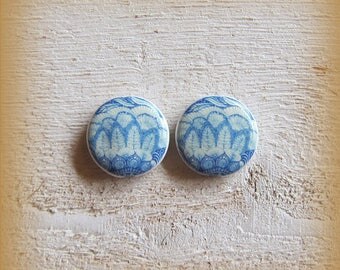 Set of 2 reversible vertical 20mm (hole down) porcelain beads, blue patterns