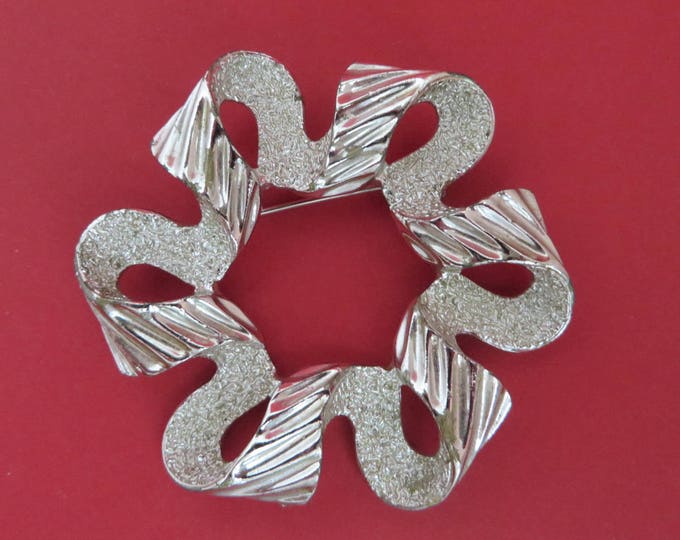 Sarah Coventry Ribbonette Brooch - Vintage 1970s Silver Tone Pin