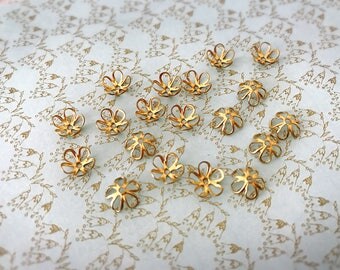 18pcs 7.5 mm Golden raw Brass filigree flower bead caps