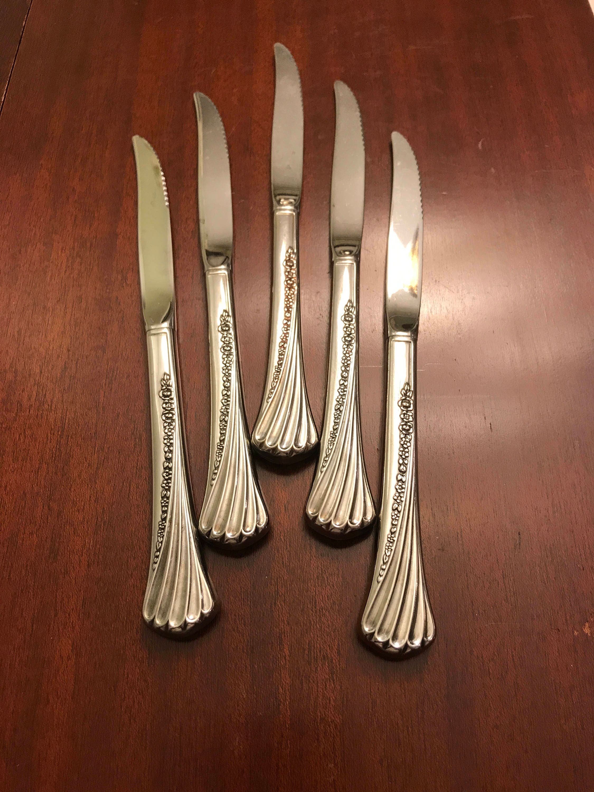Oneida Spring Glen, Stainless Flatware, Five Serrated Steak Knives