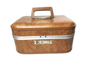 Vintage midcentury train case / makeup case