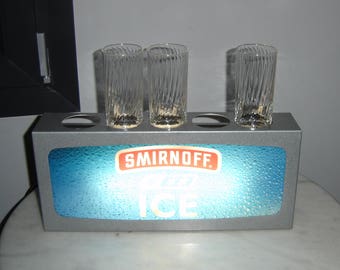 Enseigne publicitaire lumineuse vodka Smirnoff. Advertising. Déco bar. Ice