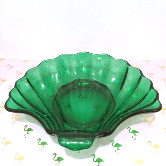 Green Shell Dish / Emerald Vintage Soap Dish / Glass Jewelry