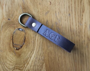 Personalized leather keychains Leather key fob Leather keyring - 9 colors - Free personalization