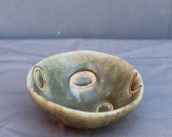 Ring Dish. Ceramic Ring Dish. Pottery Ring Bowl. Ceramic Ring Holder. Minimalist Jewelry Dish.