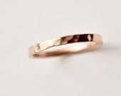 Rose Gold Wedding Band - Rose Pink Red Gold - 18 Carat - Hammered Texture - Simple - Minimal