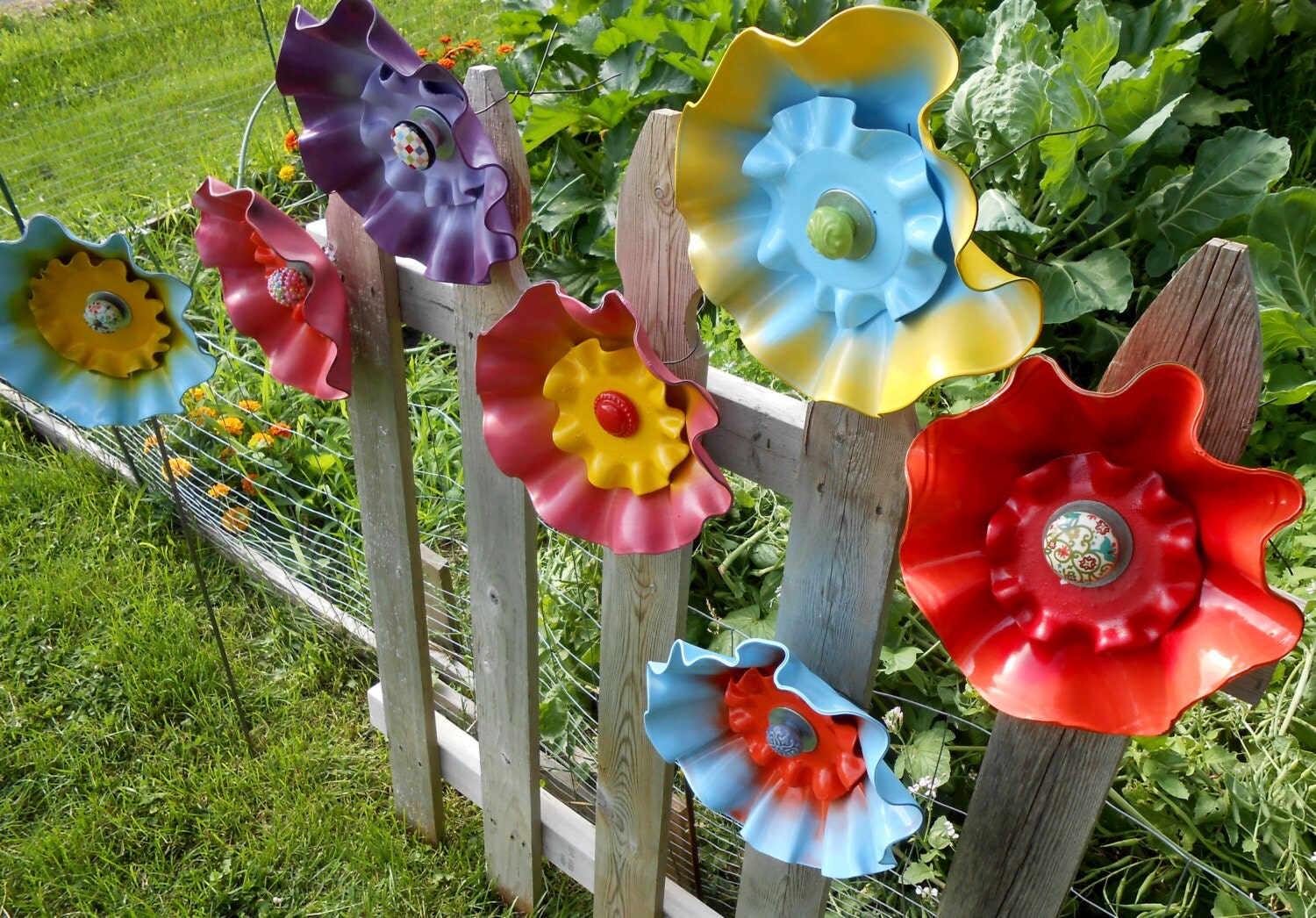Цветы для сада и огорода из дисков