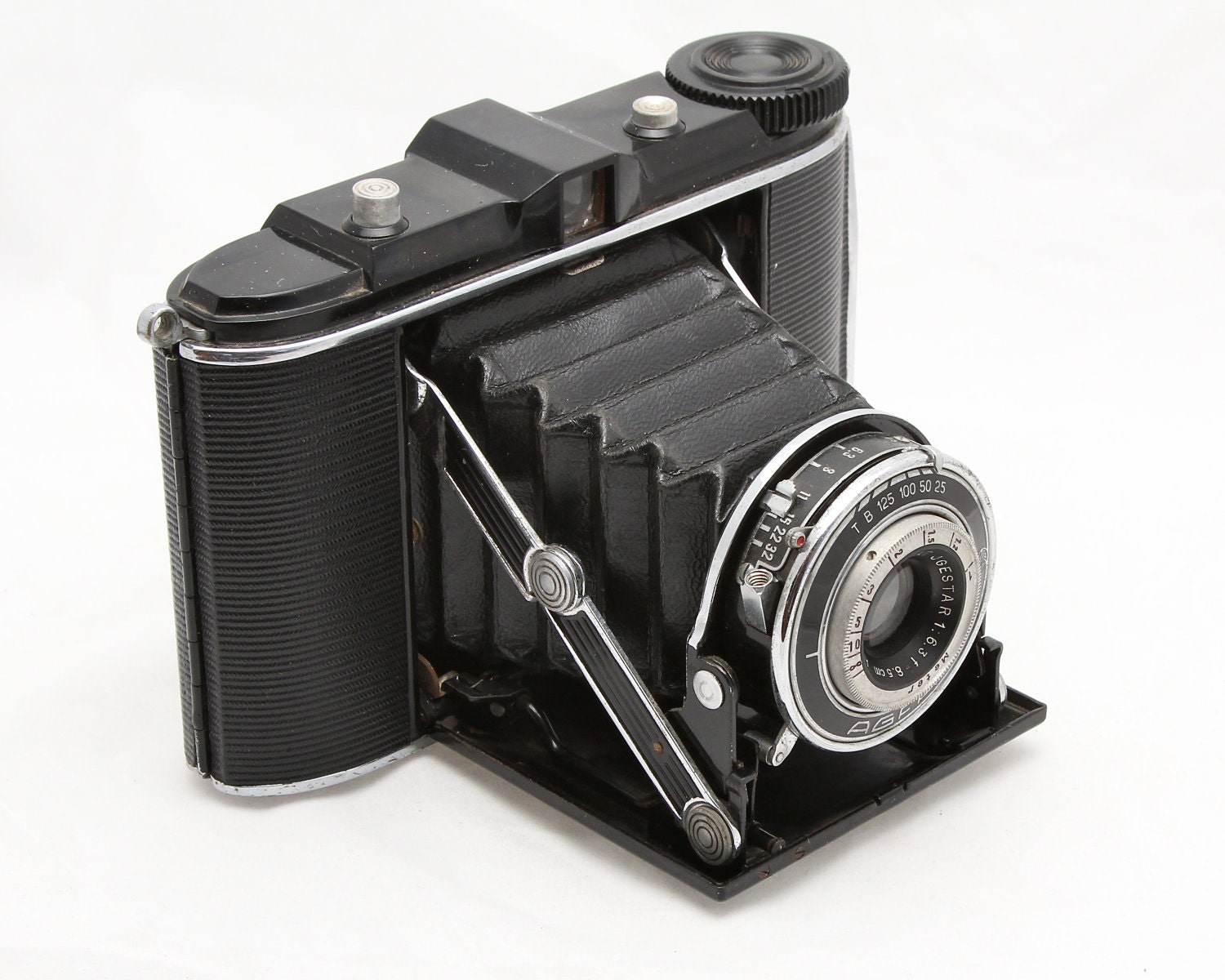 Первый фотоаппарат. Плёночный фотоаппарат Agfa. Фотоаппарат JEC пленочный. Пленочный фотоаппарат 2020. 1900 Первый пленочный фотоаппарат.