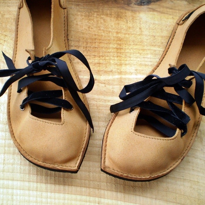 UK 5 Handmade Vegan Fairy Shoes in Wheat, PUCK 1825