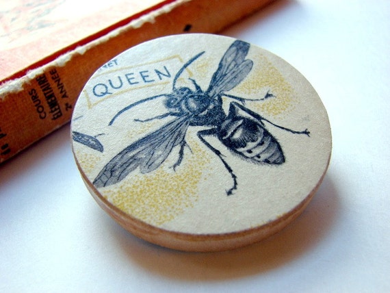 Big Wood Pin Brooch Queen Bee  Decoupage Collage by mimiandlucy