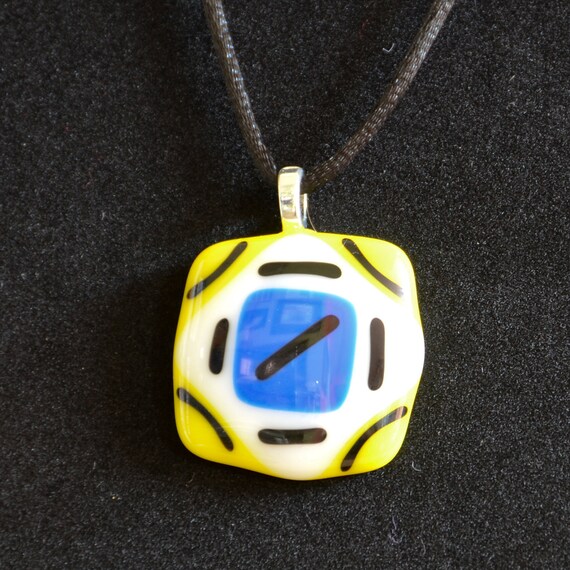 Fused glass pendant yellow glass necklace von eyeseesage auf Etsy