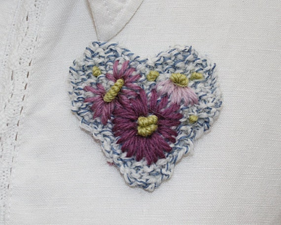 Embroidered Brooch  Lilac Daisy Heart by Lynwoodcrafts on Etsy