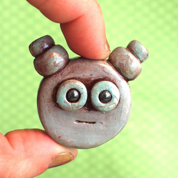 Robot Face Brooch  Rustic Silver and Blue  von RobotsAreAwesome