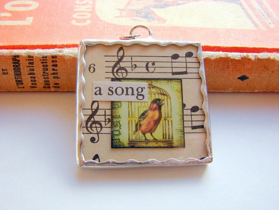 Soldered Glass Art Charm Pendant Bird in a Cage von mimiandlucy