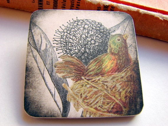 Big Wood Pin Brooch Green and Orange Bird in the von mimiandlucy
