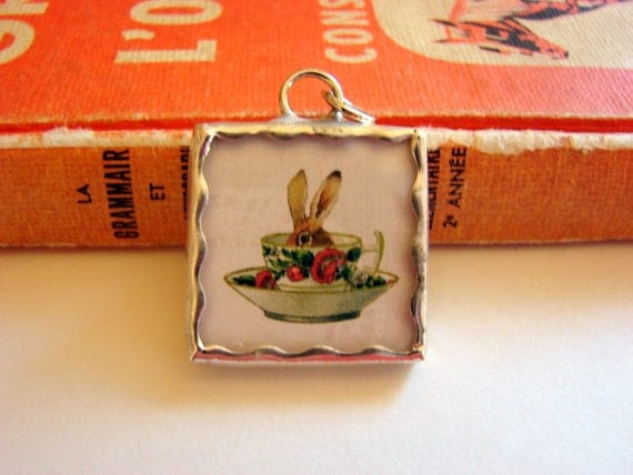 Tiny Soldered Glass Art Charm Pendant Bunny Rabbit von mimiandlucy