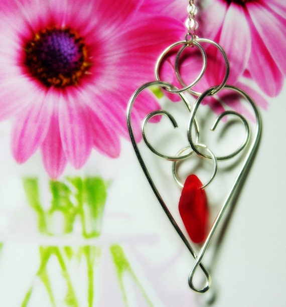 Sterling Silver Heart Sea Glass Necklace von nataliesseaglass
