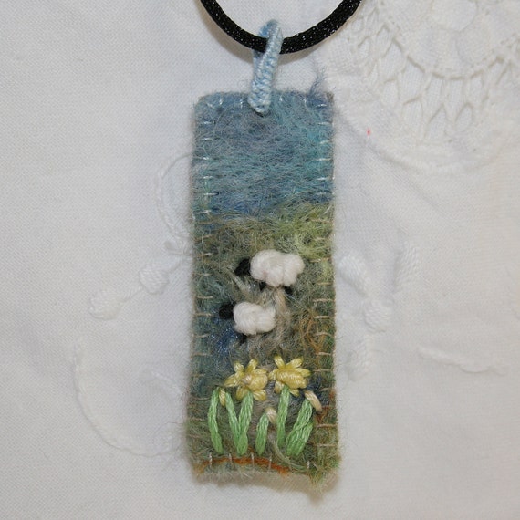 Embroidered Pendant  Spring Lambs von Lynwoodcrafts auf Etsy