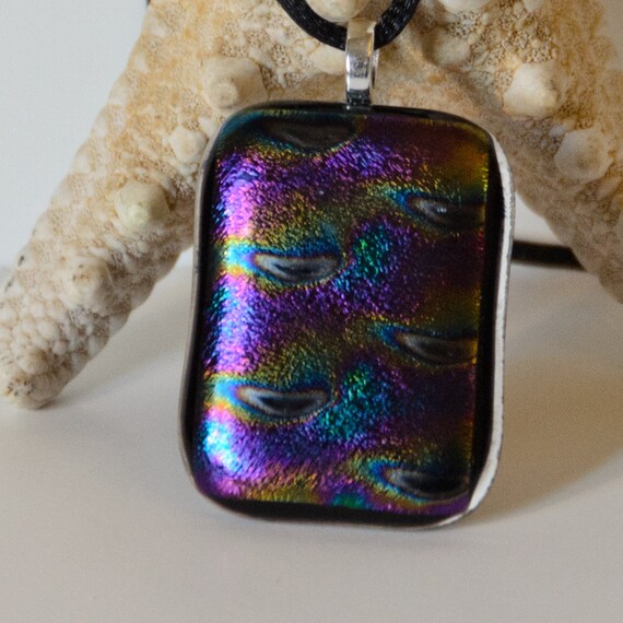Fused glass necklace pendant purple glass necklace von eyeseesage
