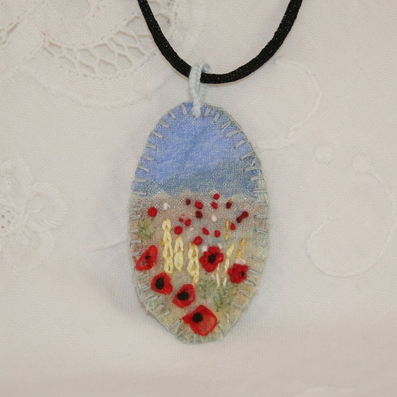 Embroidered Pendant  Harvest Poppies von Lynwoodcrafts auf Etsy
