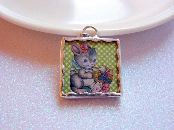 Tiny Soldered Glass Art Charm Pendant Gray Bunny von mimiandlucy