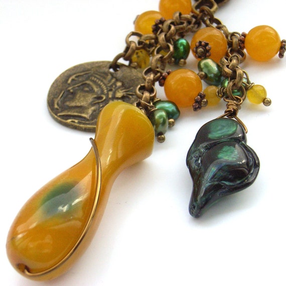 Bag purse charm coin gemstone pearl von BlueForestJewellery auf Etsy