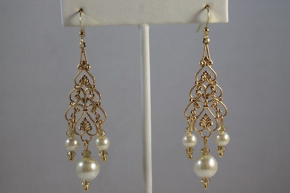 Gold Tone Chandelier Earrings With Swarovski von JanettaJewelry