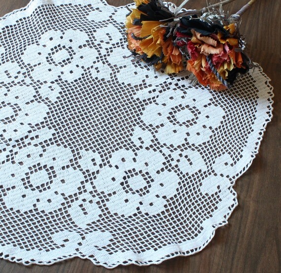 Vintage lace tablecloth vintage white crochet von JadenDesign