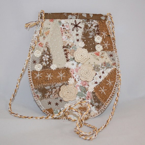 Embroidered and Embellished Upcycled Shoulder Bag von Lynwoodcrafts